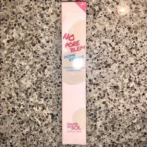 Touch in Sol. No Pore-Blem. Prime Essence.